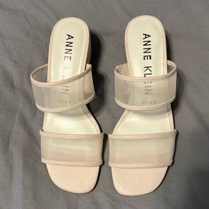Anne Klein iflex Cream Nude Low Heels with Mesh Straps Size 7M